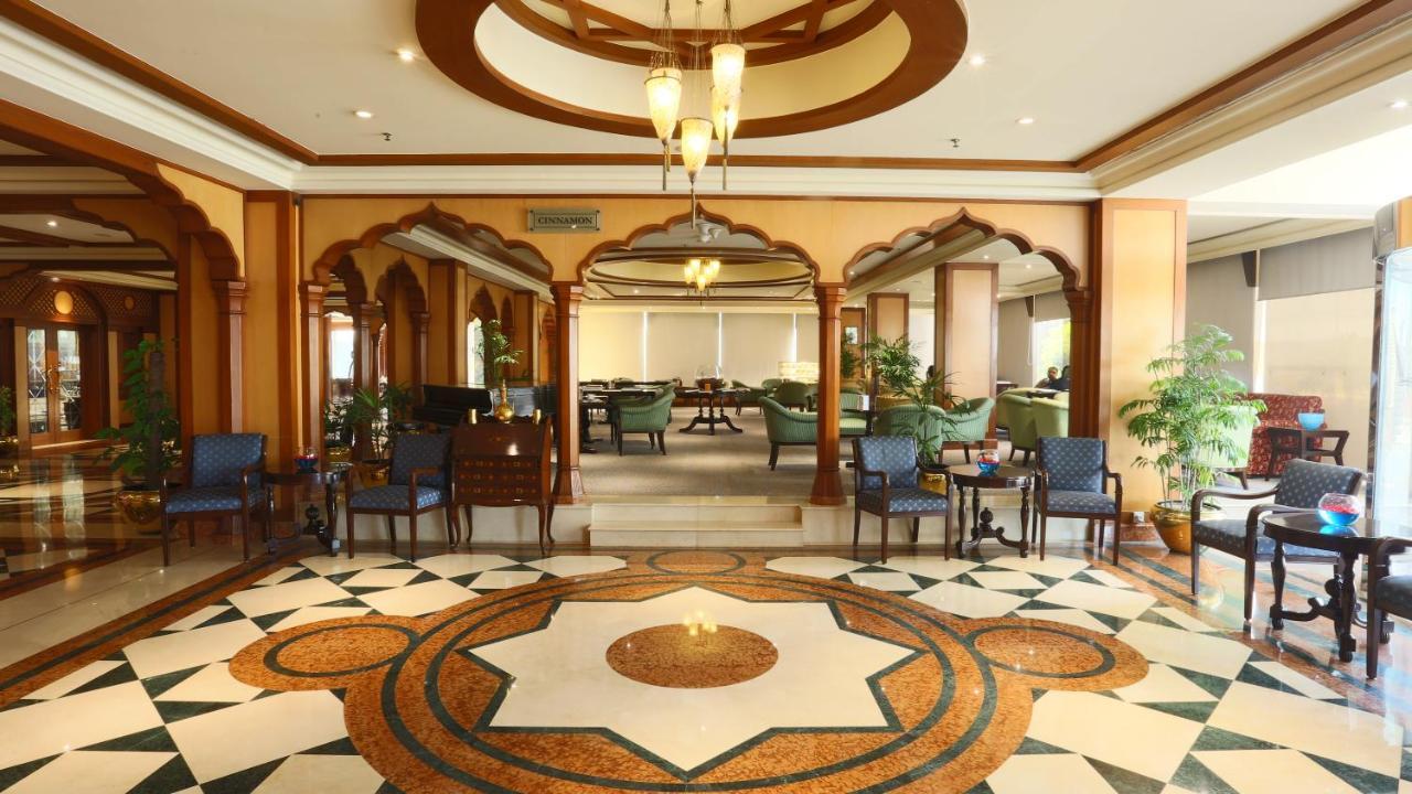 卡拉奇阿瓦里塔酒店 外观 照片 The lobby of the hotel