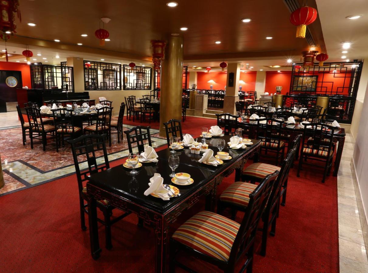 卡拉奇阿瓦里塔酒店 外观 照片 The interior of the restaurant