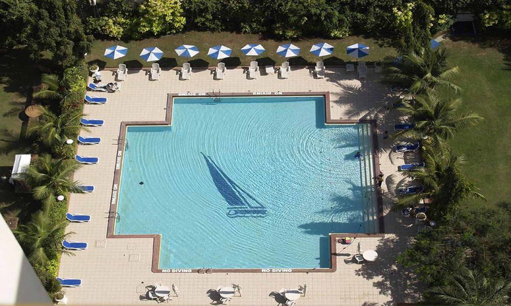 卡拉奇阿瓦里塔酒店 外观 照片 The pool at the Boca Raton Resort