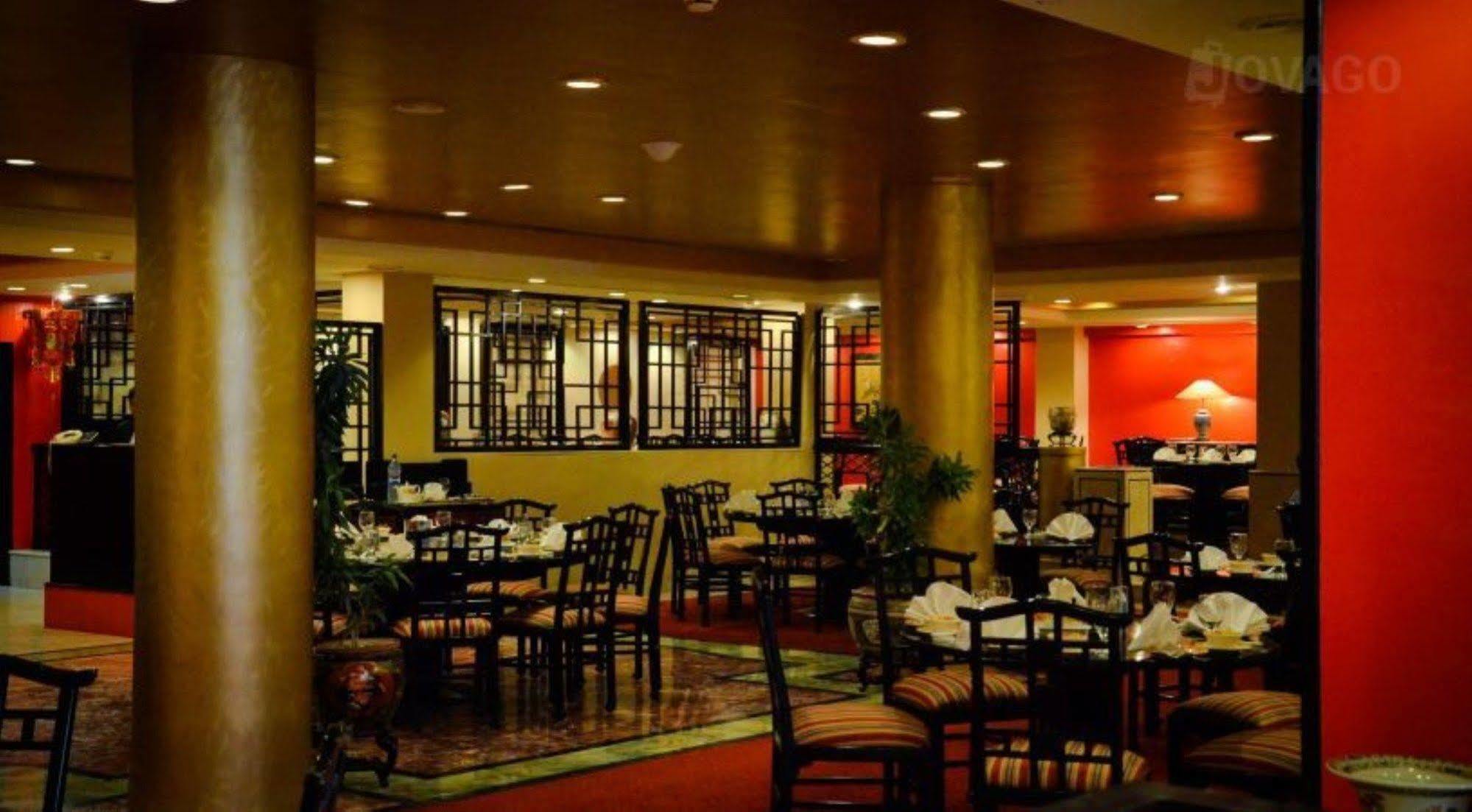 卡拉奇阿瓦里塔酒店 外观 照片 The interior of the restaurant