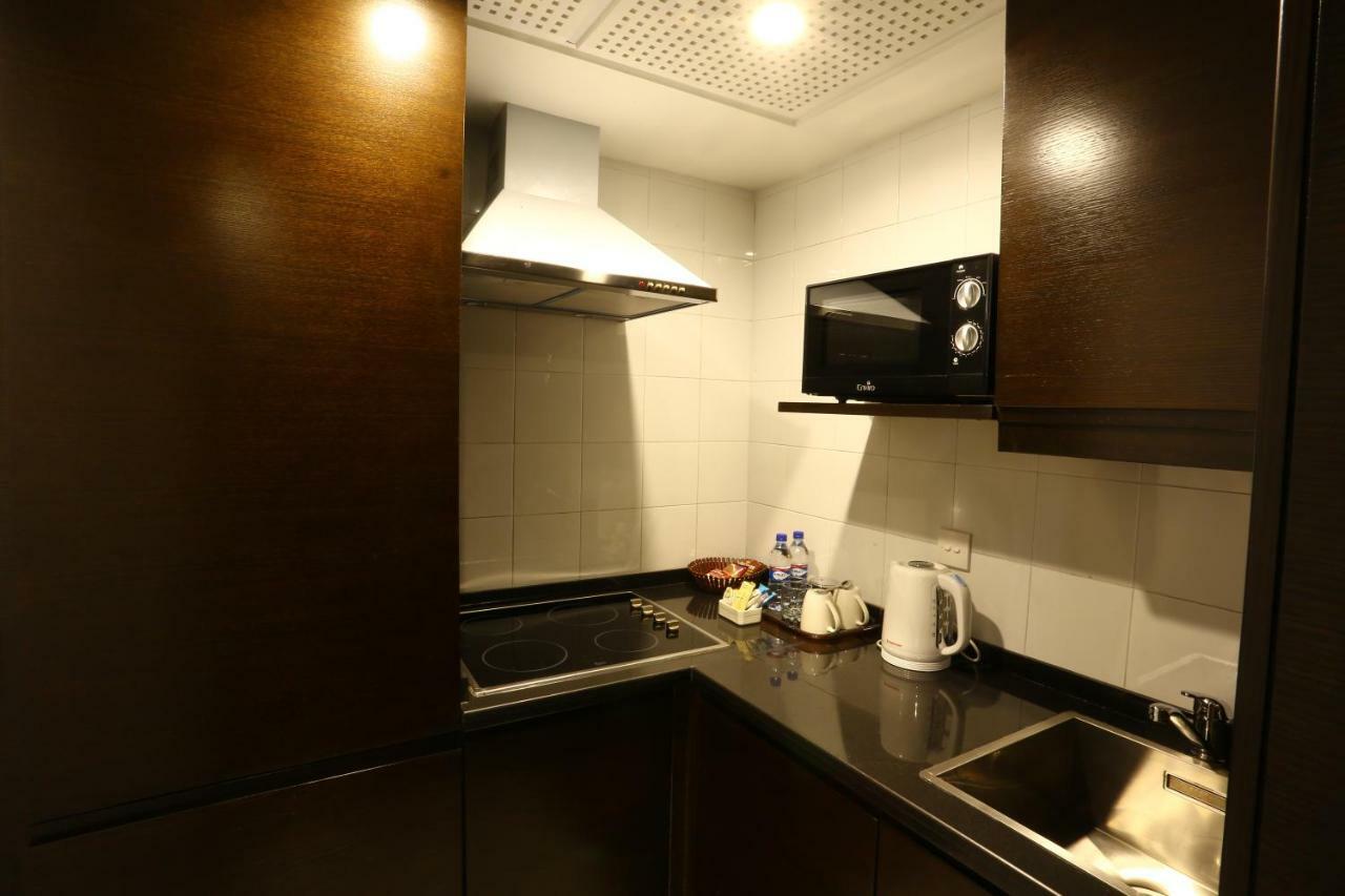 卡拉奇阿瓦里塔酒店 外观 照片 A kitchenette in a hotel room